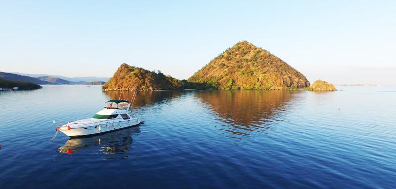 komodo yacht charter