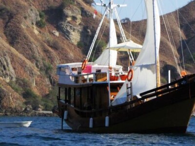 Phinisi Warisan to Komodo National Park