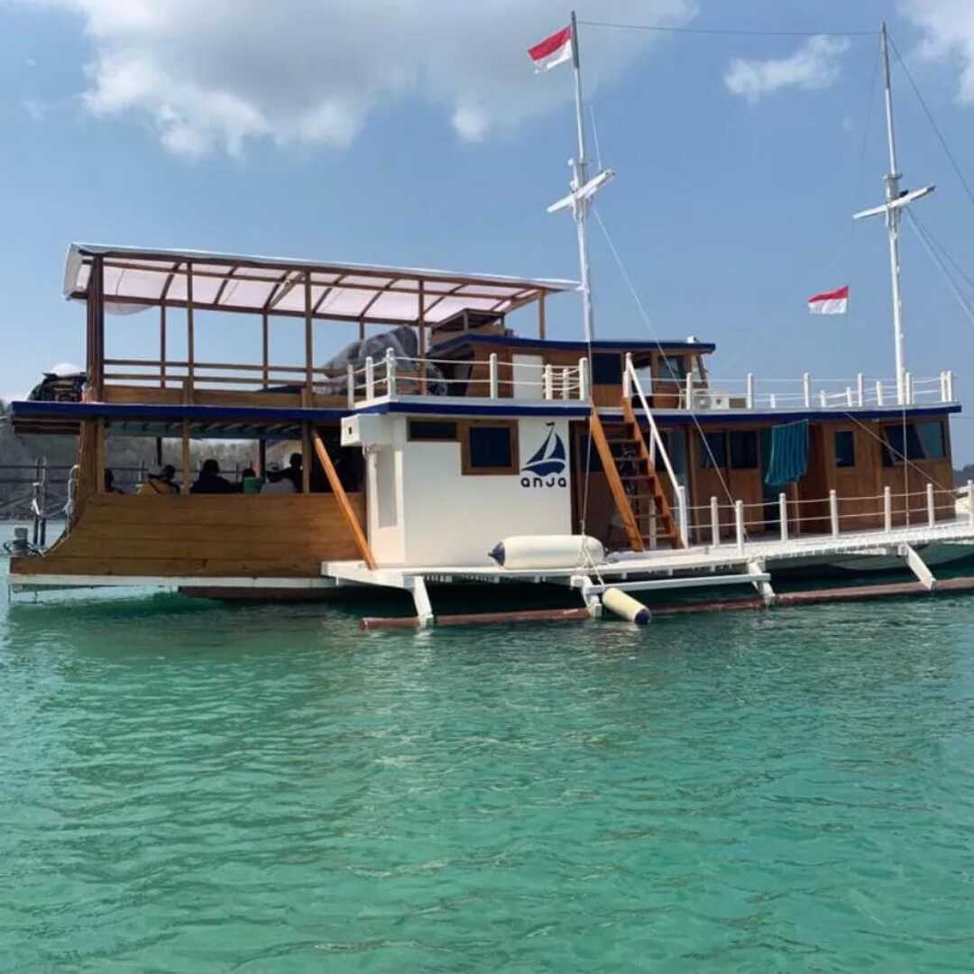 Komodo Anisa Top Navy